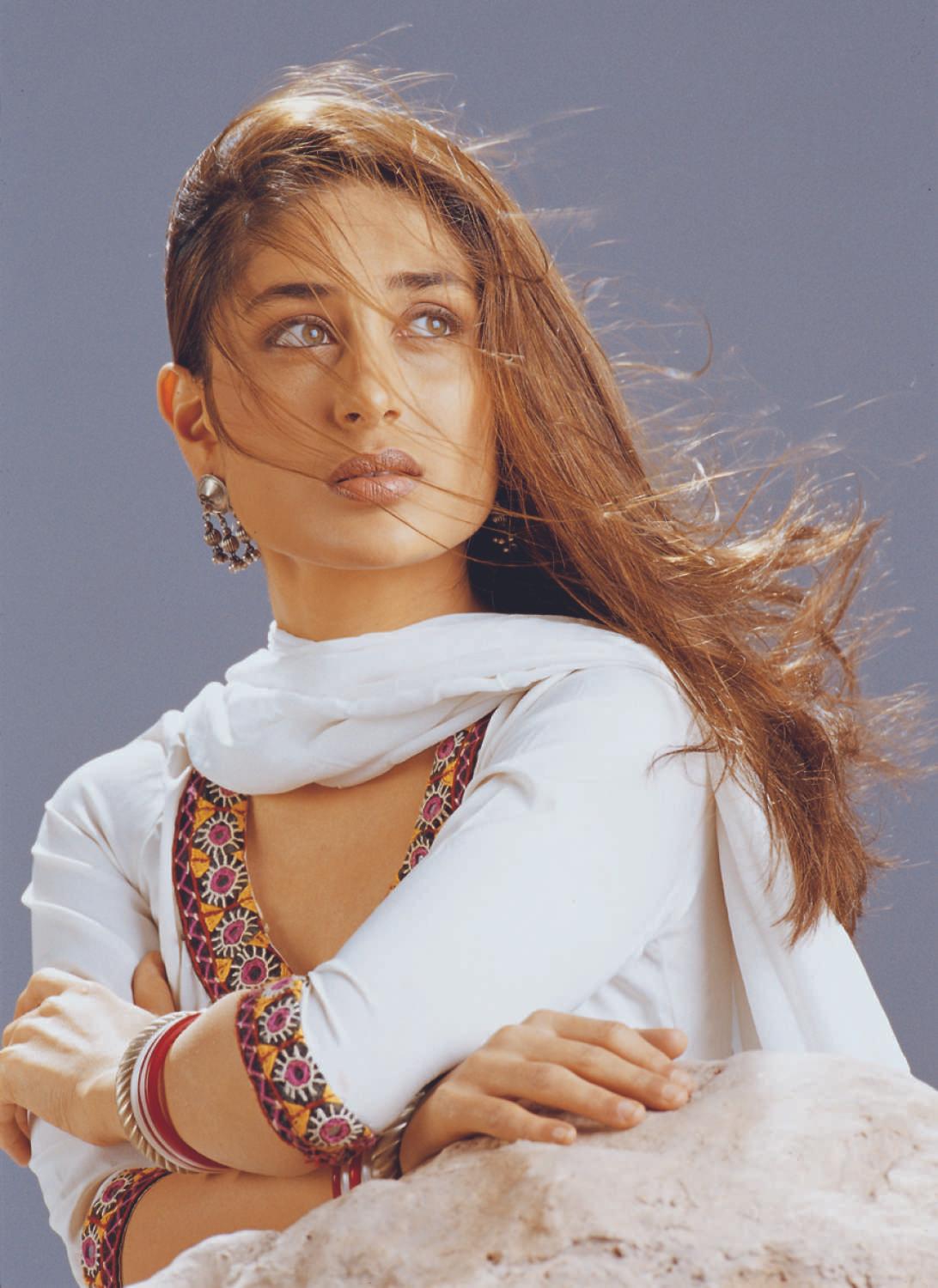 She adorned herself in elegant ethnic ensembles, favoring traditional Indian sarees and salwar kameez. Kareena's minimalistic approach to jewelry highlighted her natural beauty, setting a trend for understated elegance among aspiring fashion enthusiasts.
